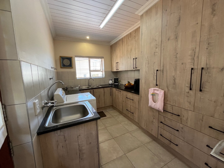 3 Bedroom Property for Sale in Outeniqua Strand Western Cape